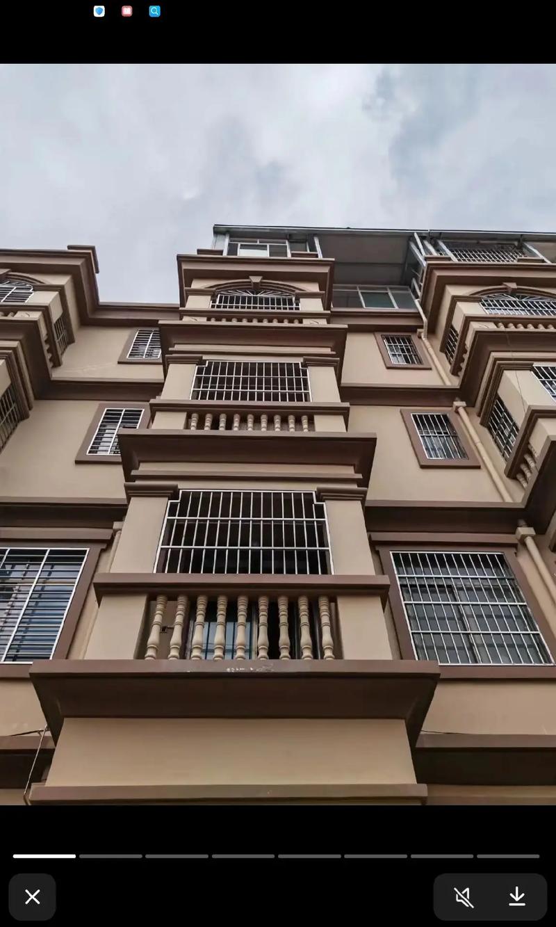站前小区商住楼出租出售一至五层,一铺面七室一厨8卫租金8